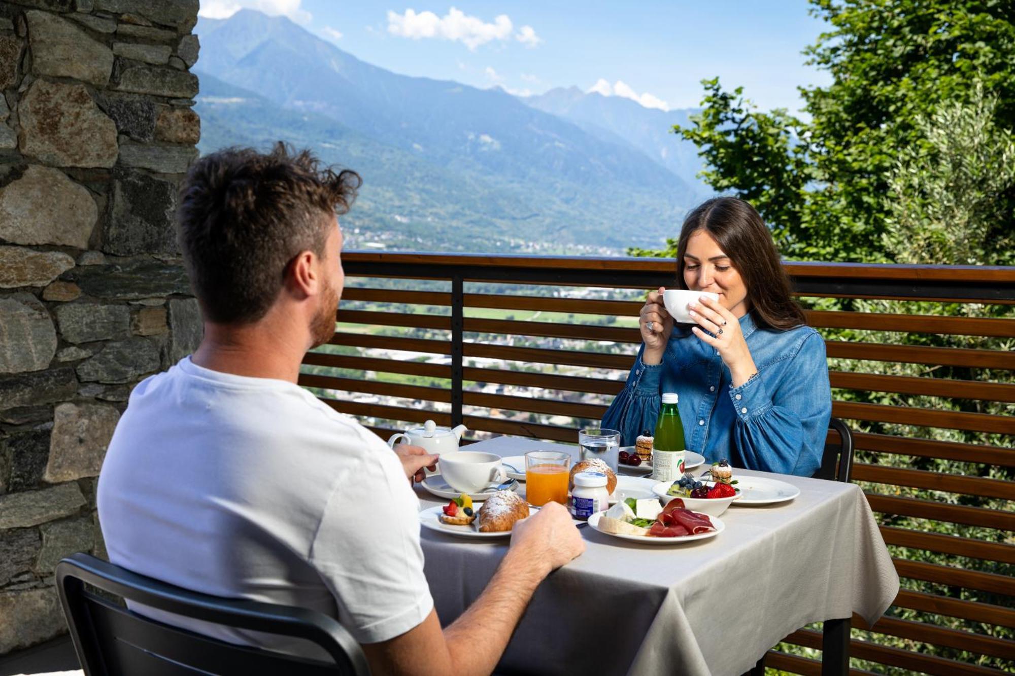 Wine Hotel Retici Balzi Poggiridenti ภายนอก รูปภาพ
