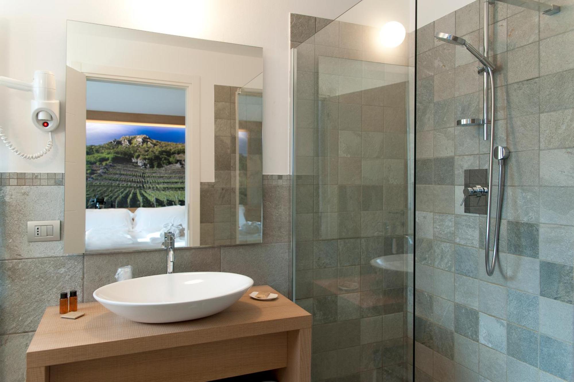 Wine Hotel Retici Balzi Poggiridenti ภายนอก รูปภาพ