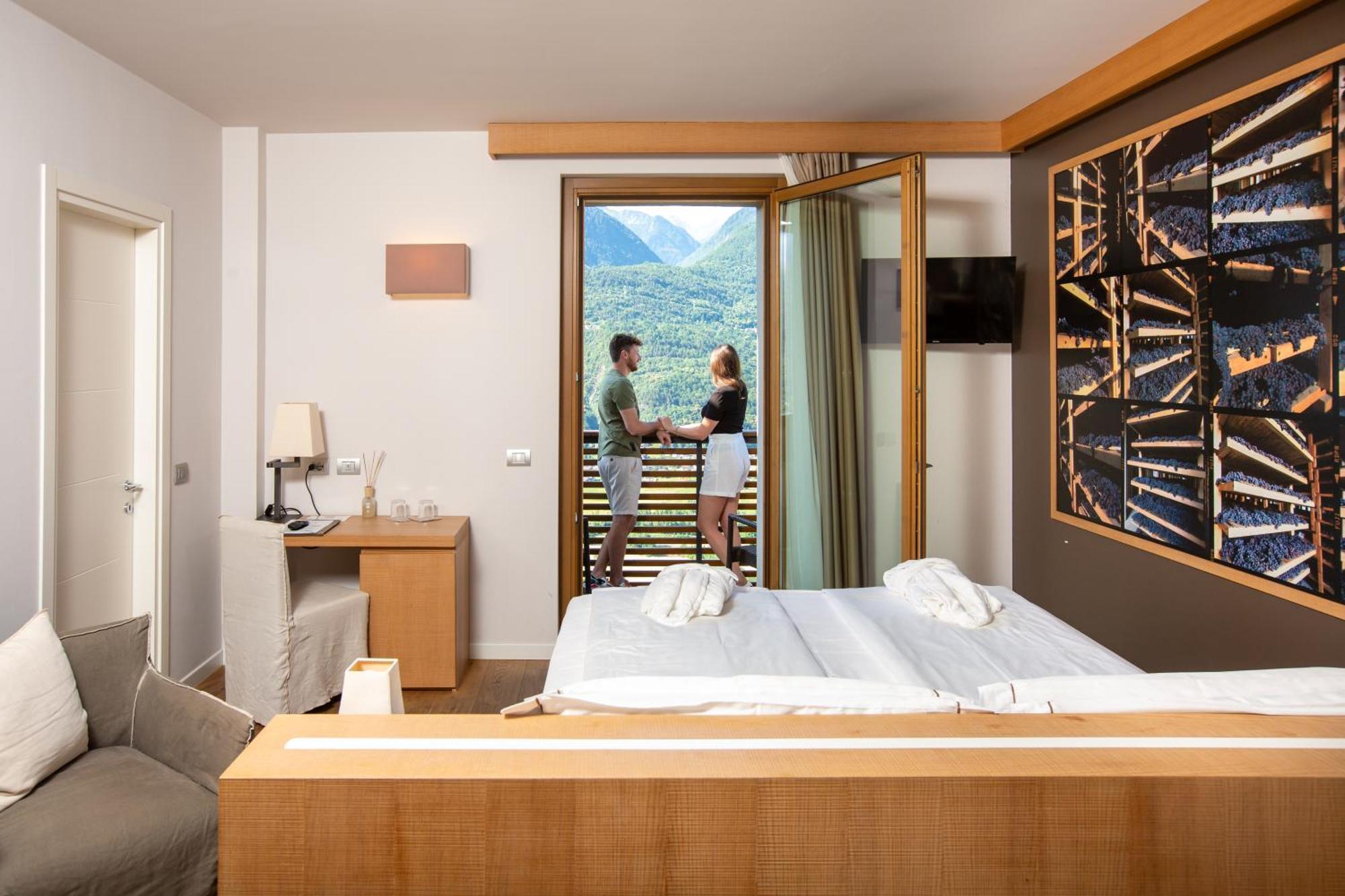 Wine Hotel Retici Balzi Poggiridenti ภายนอก รูปภาพ