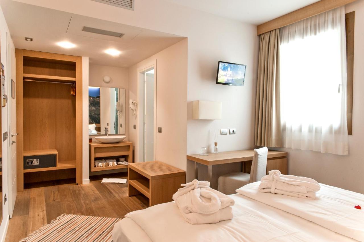 Wine Hotel Retici Balzi Poggiridenti ภายนอก รูปภาพ